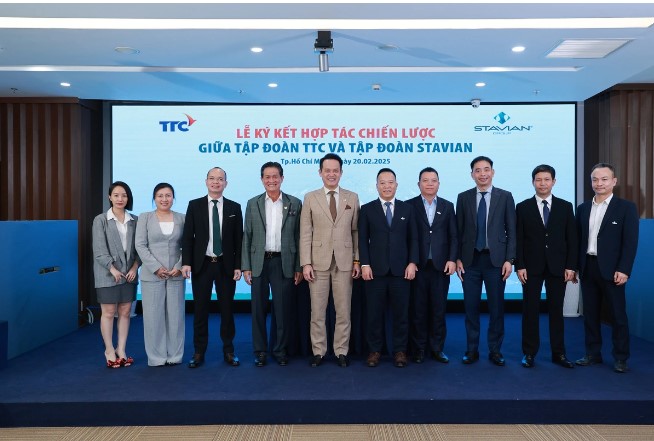 tap-doan-ttc-v a-tap-doan-sta vian-bat-tay-h op-tac-chien-l uoc.jpg